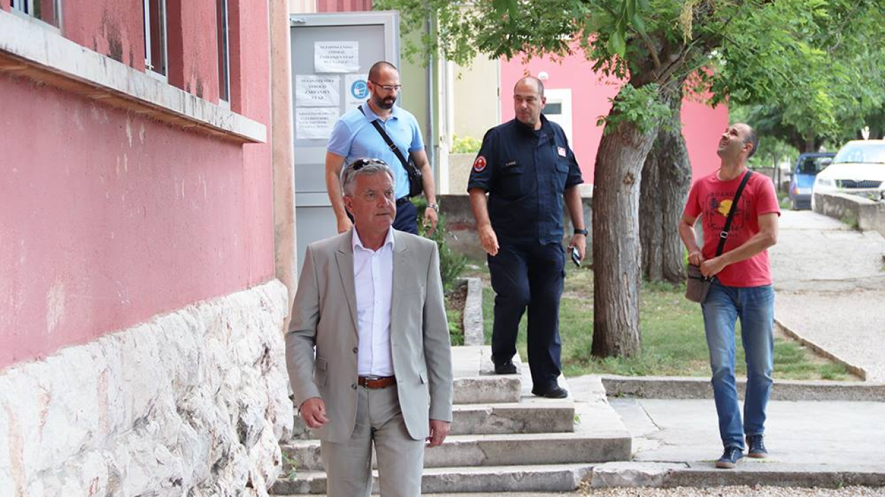 Burić, Dukić i Ukić Kotarac obišli školu u Vrpolju: 'Nije ugrožena, ali djeca će ipak na online nastavu'