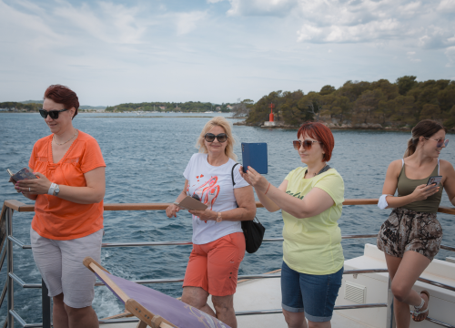 Fotografija 36 - Neda Ukraden promovirala novi album na brodu od Vodica do Šibenika