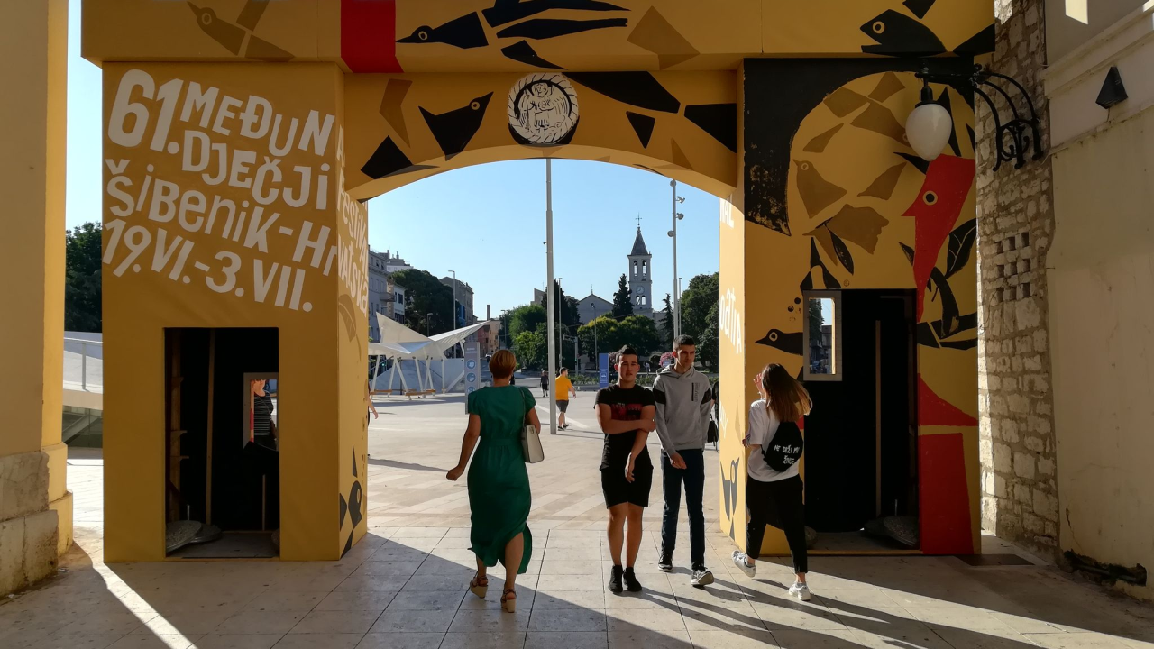 Postavljena festivalska vrata: Na otvorenje 61. MDF-a stižu veleposlanici europskih zemalja