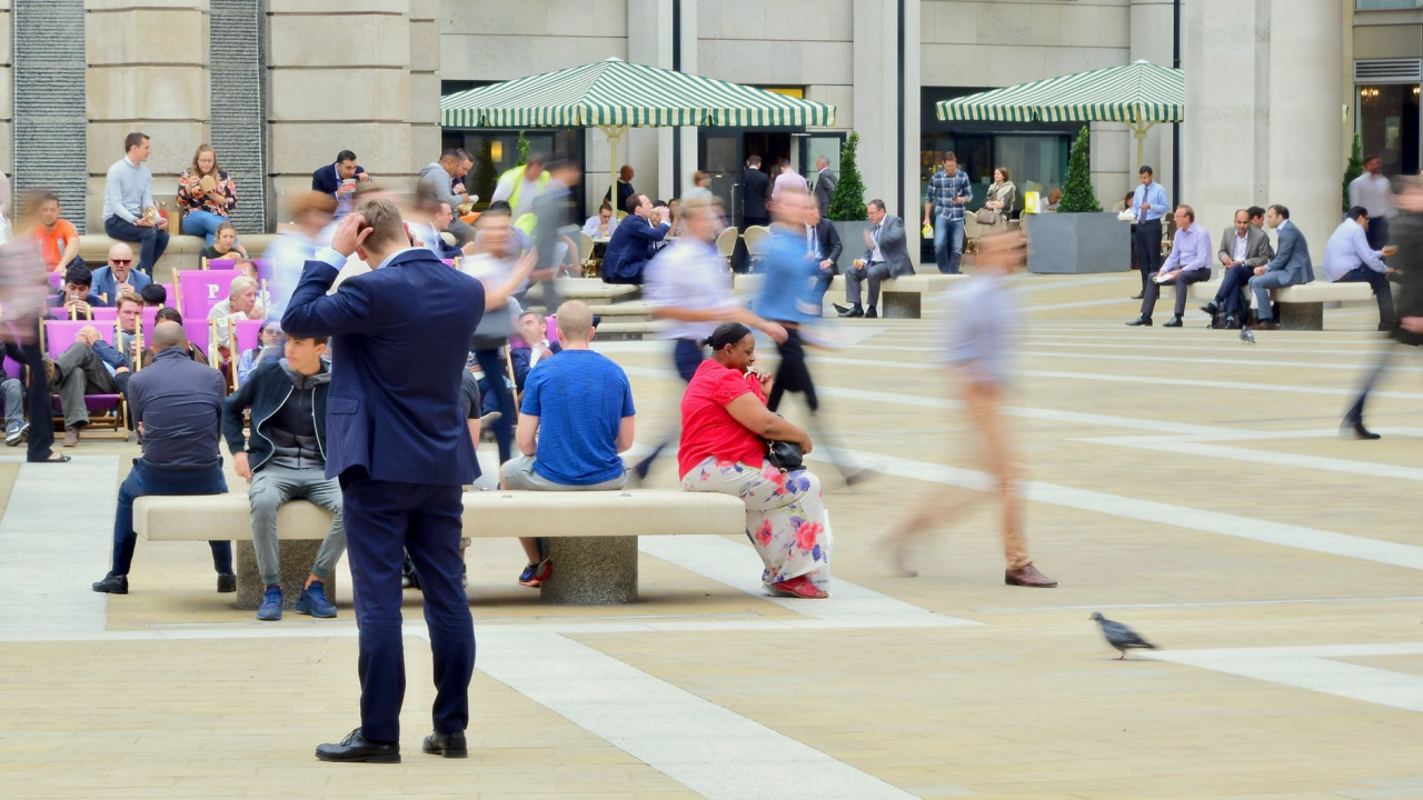 U Engleskoj eksponencijalno raste broj zaraženih, najviše među mladima i necijepljenima