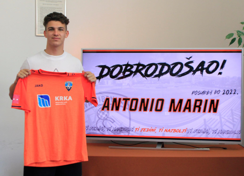 Fotografija 3 - Prvi dolasci na Šubićevac: Ugovore potpisali Benić, Perić i posuđeni dinamovac Marin