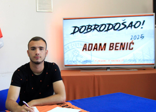 Fotografija 4 - Prvi dolasci na Šubićevac: Ugovore potpisali Benić, Perić i posuđeni dinamovac Marin