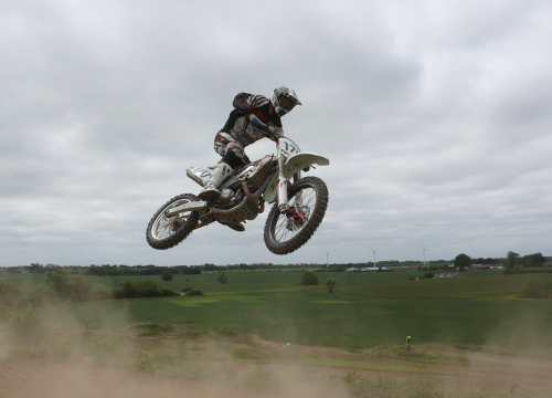 Kaskader poginuo pri pokušaju obaranja rekorda najdužeg skoka motorom