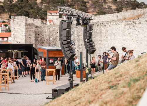 Fotografija 15 - Rock 'n' Roll fešta na tvrđavi sv. Mihovila: Hrpa bendova, odlična glazba i raspoložena publika