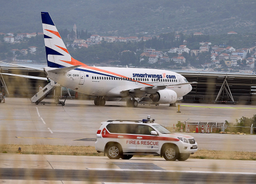 Policija pregledala putnike i članove posade, dojava o bombi nije potvrđena