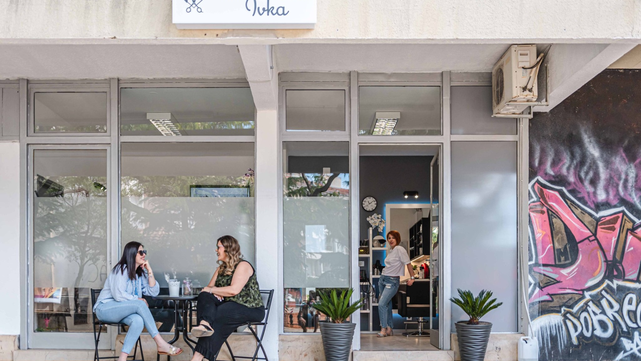 Frizerski salon Ivka vas časti povodom prvog rođendana!