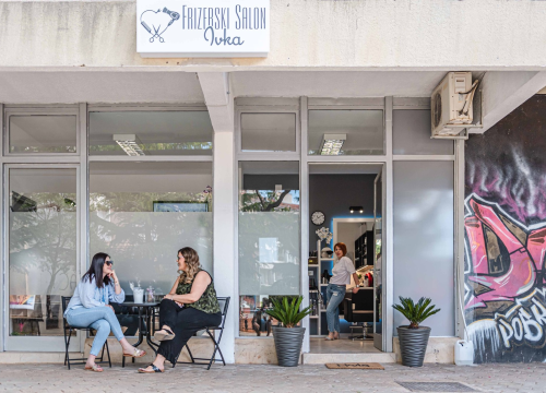 Frizerski salon Ivka vas časti povodom prvog rođendana!