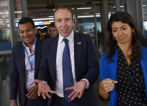 Britanski ministar zdravstva dao ostavku zbog nepoštivanja epidemioloških mjera