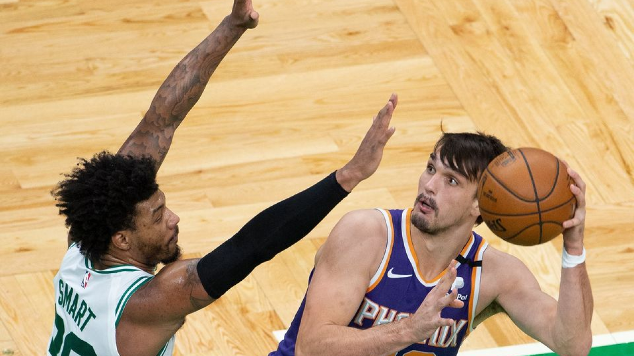 Okršaj hrvatskih košarkaša: Šarićevi Sunsi pobijedili LA Clipperse, Zubac odigrao solidno