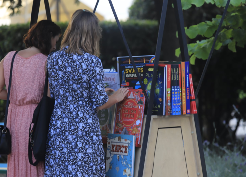Fotografija 5 - U Perivoju Roberta Visiania izloženo gotovo 10 tisuća knjiga za djecu i mlade