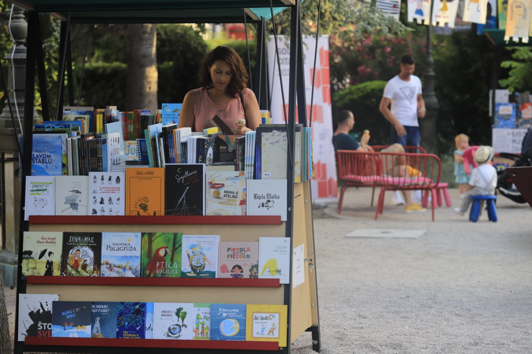 U Perivoju Roberta Visiania izloženo gotovo 10 tisuća knjiga za djecu i mlade