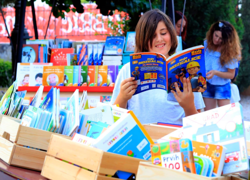 Fotografija 19 - U Perivoju Roberta Visiania izloženo gotovo 10 tisuća knjiga za djecu i mlade