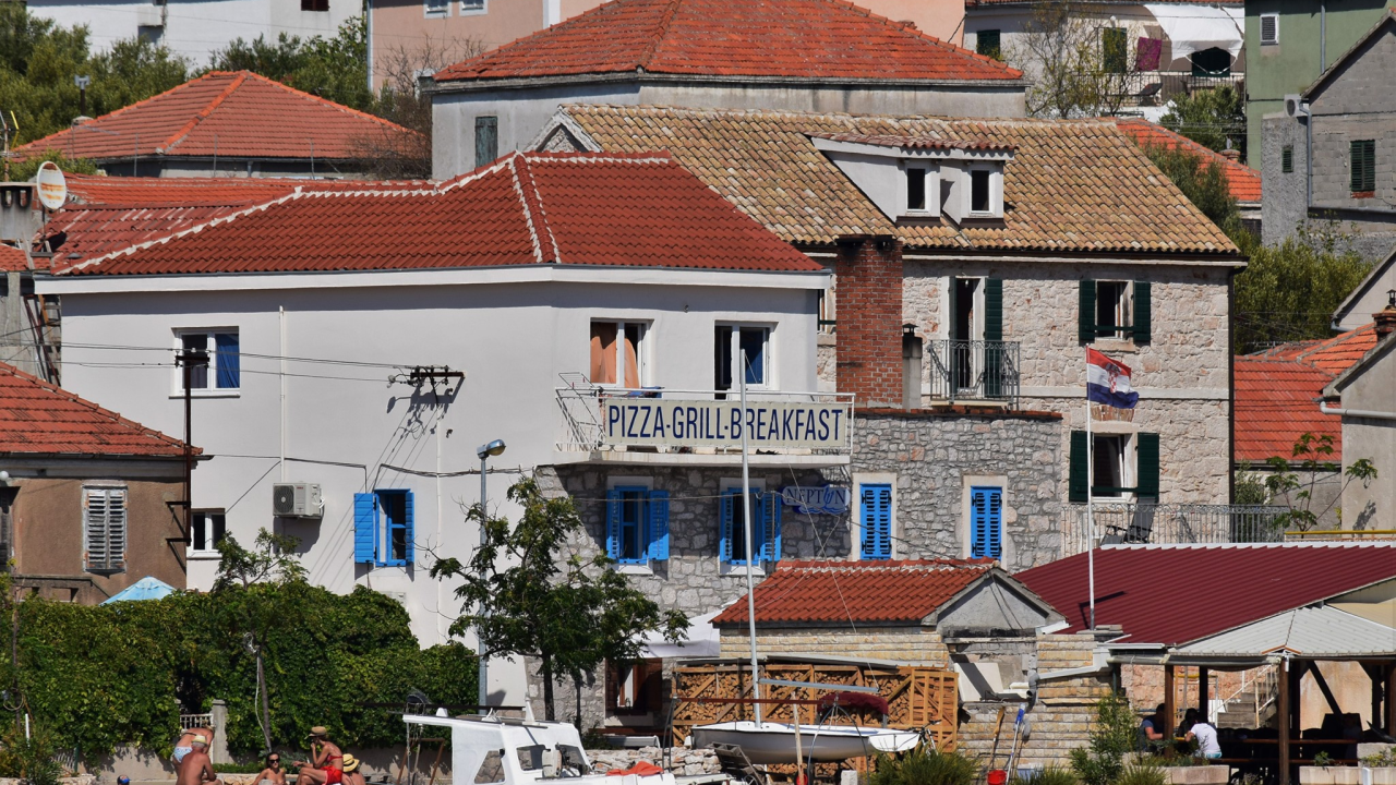 Kaprije teško do zelene grane: 'Ako sutra nađemo nekoga da zalijeva cvijeće, odmah ćemo ga zaposliti'