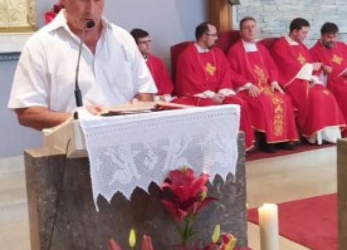 Fotografija 28 - Na Vidicima proslavljen sv. Petar uz oproštaj od fra Ivana: 'Ipak smo mi samo ljudi, ili ljudima poslani'