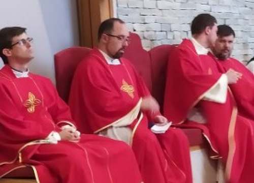 Fotografija 44 - Na Vidicima proslavljen sv. Petar uz oproštaj od fra Ivana: 'Ipak smo mi samo ljudi, ili ljudima poslani'