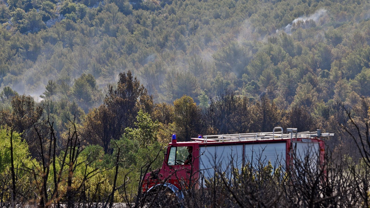 Ugašen požar kod Kistanja: Izgorjelo 2500 kvadrata trave i niskog raslinja