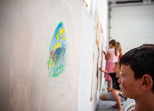 Fotografija 3 - Poznata TV voditeljica na Zlarinu pokrenula radionicu: Djeca oslikavaju vlastite sjene