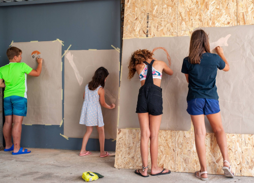 Fotografija 5 - Poznata TV voditeljica na Zlarinu pokrenula radionicu: Djeca oslikavaju vlastite sjene