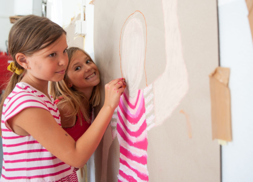 Fotografija 7 - Poznata TV voditeljica na Zlarinu pokrenula radionicu: Djeca oslikavaju vlastite sjene