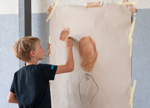 Fotografija 22 - Poznata TV voditeljica na Zlarinu pokrenula radionicu: Djeca oslikavaju vlastite sjene