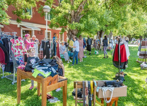 Ljubitelji vintage odjeće, evo nešto za vas: U nedjelju na buvljak u Azimutu stiže posebna gošća iz Istre