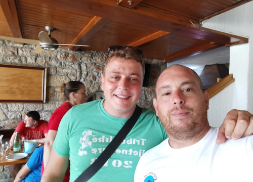 Fotografija 7 - Volonteri iz mora oko Tribunja izronili kontejner smeća: 'Plastika, staklo i pokoja bomba'