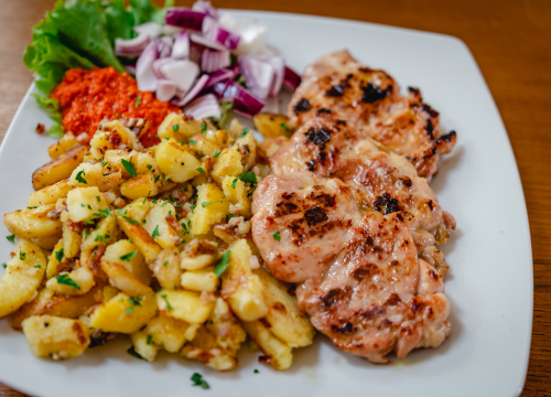 Fotografija 18 - U Antinom Guštu omastite brk slasnim jelima ispod peke ili s ražnja!