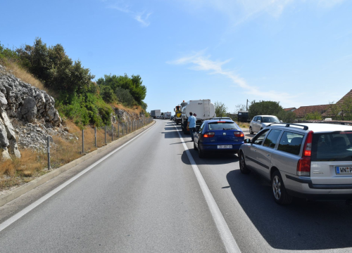 HAK: Očekujte gužve i kolone na cestama prema moru