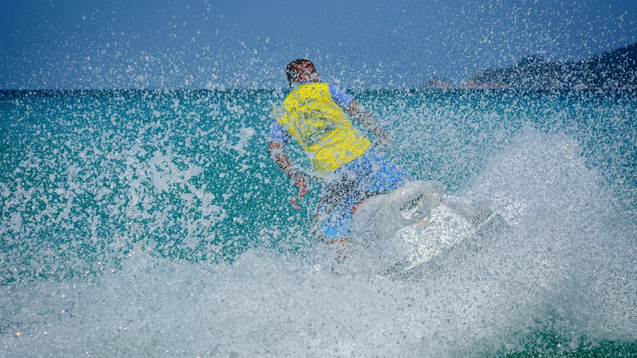 'Ne bacajte opuške iz auta, ne ostavljajte djecu u zatvorenom vozilu, pazite na motoriste i ne glisirajte blizu obale'