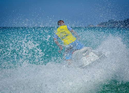 'Ne bacajte opuške iz auta, ne ostavljajte djecu u zatvorenom vozilu, pazite na motoriste i ne glisirajte blizu obale'