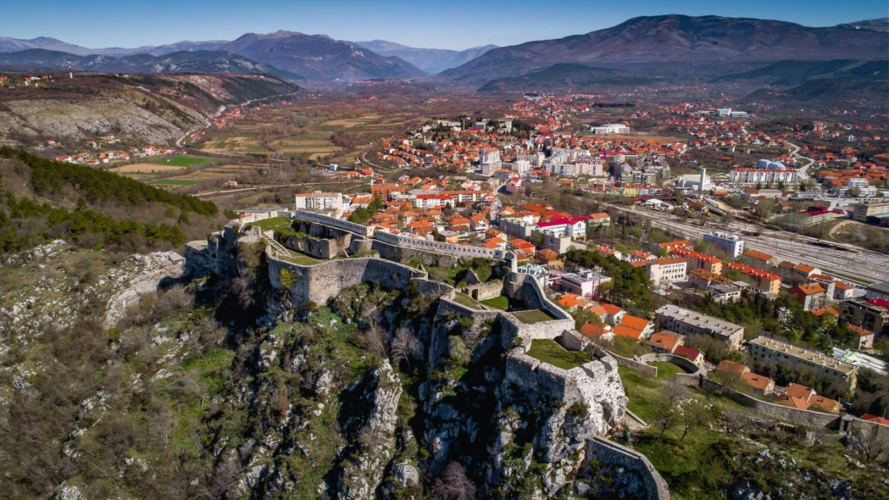 Na Kninsku tvrđavu dolazi predstava 'Uvijek će nam ostati ljubav': Ulaz je besplatan