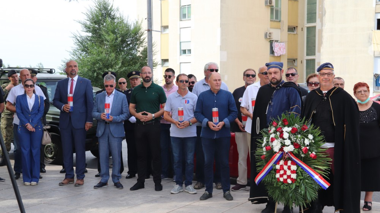 Na Baldekinu i Kvanju položeni vijenci i zapaljene svijeće povodom 26. obljetnice Oluje