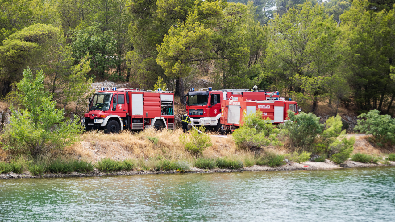 Jučer dvaput gorjelo smeće kod Supernove, rano jutros zapalio se objekt na Bribirskoj glavici