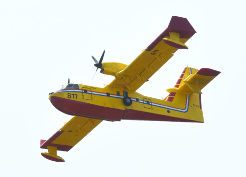 Dva hrvatska Canadaira upućena u gašenje požara u BiH