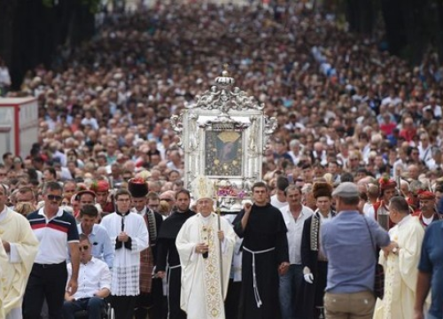 Franjevci odlučili da na Veliku Gospu u Sinju nema procesije, služi se 27 misa