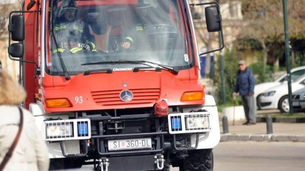 Planuo požar kod Knina: Na intervenciji devet vatrogasaca i dva vozila
