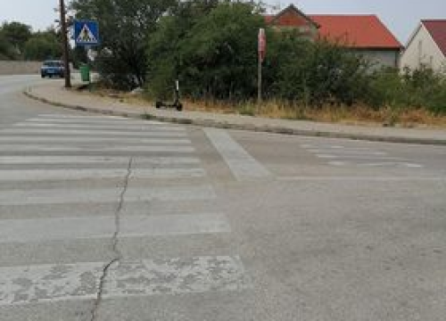 Fotografija 2 - Grad je obećao pozabaviti se neredom s električnim romobilima, evo kako im ide