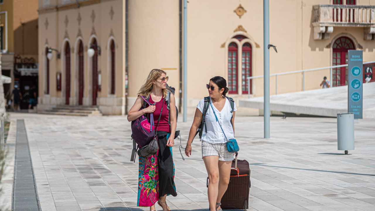 Mogu li turisti koji se zaraze na ljetovanju besplatno ostati u apartmanu?