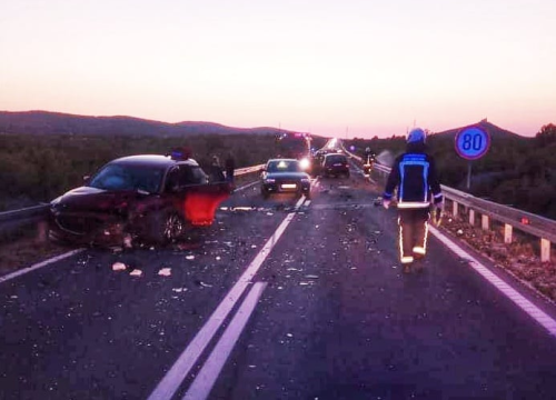 Jedna osoba smrtno stradala u sudaru dva auta na vodičkoj zaobilaznici: Četiri osobe zatražile liječničku pomoć