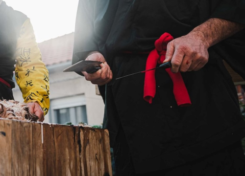 U Pakoštanima satarom nasrnuo na susjeda, 61-godišnjak prevezen u bolnicu