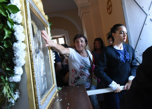 Spremaju se posebne mjere za proslavu Velike Gospe: Broj vjernika nije ograničen, zabranjeno diranje kipa i slike