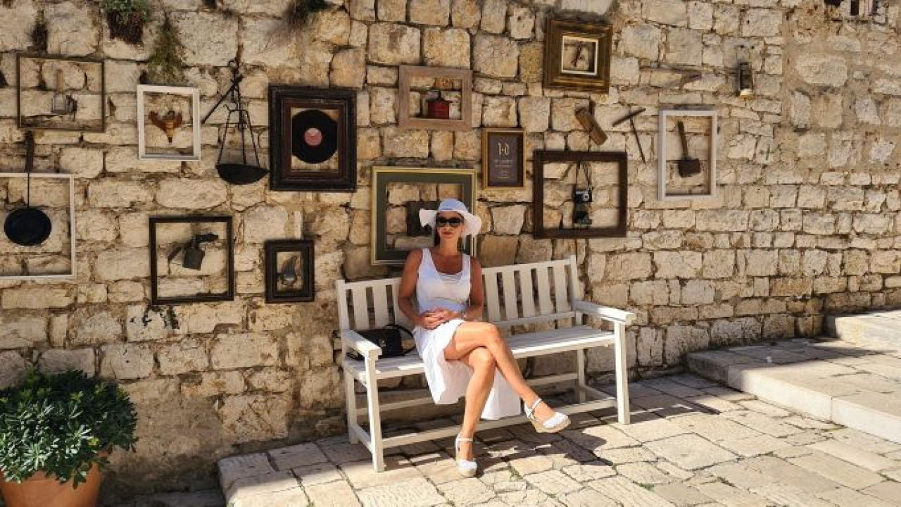 Šibenik dobio novi 'foto spot': Klupa ispod okvira na Gorici sigurno će preplaviti društvene mreže!