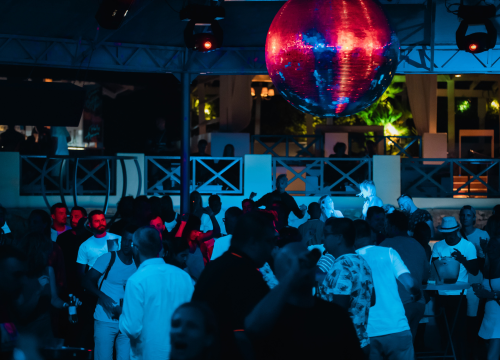 Crvena jabuka dolazi u Auroru!