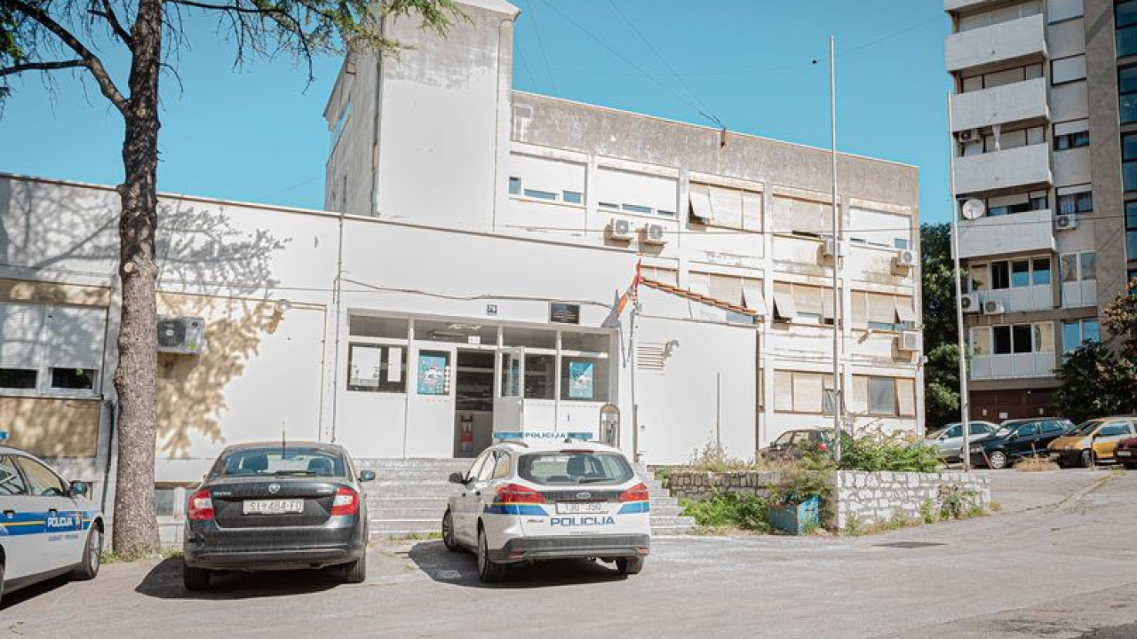 Dvojac (32, 42) verbalnim i fizičkim napadom pokušao natjerati 32-godišnjaka da vrati dug: Kazneno su prijavljeni