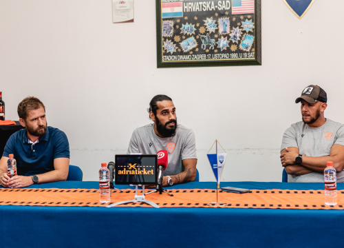 Fotografija 3 - 'Kralj Indije' predstavljen na Šubićevcu: 'Dat ću sve od sebe za klub i grad'