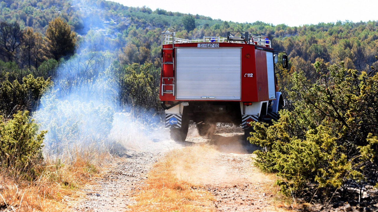 Lokaliziran požar na području Pakova sela