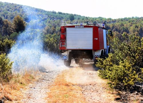 Lokaliziran požar na području Pakova sela