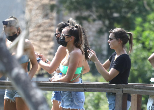 Fotografija 3 - Jordanova supruga Yvette prošetala po Krki, slavni košarkaš ostao odmarati na luksuznoj jahti