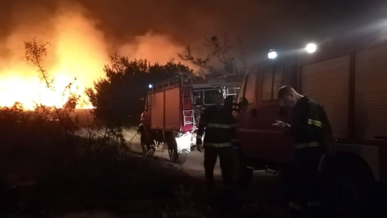 Sinoć planulo na području Laškovice: Vatrogasci požar gasili do kasno u noć