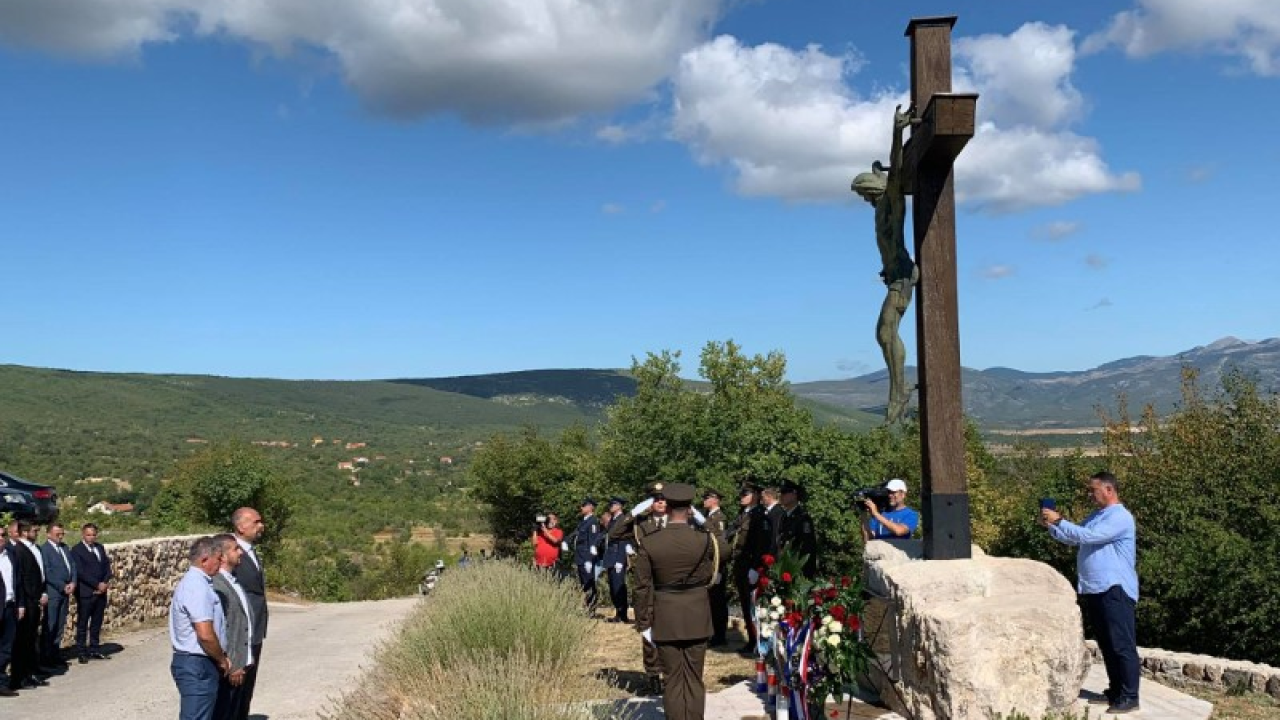 Održana komemoracija za žrtve Kijeva: Vijenac položio i župan Marko Jelić